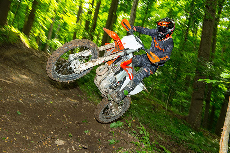 2016-KTM-450XC-F-1