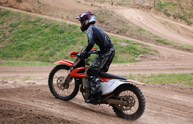 2016-KTM-450XC-F-6
