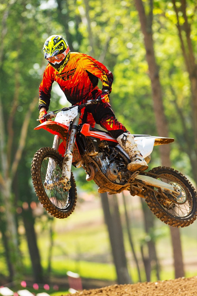 2016-KTM-Intro3