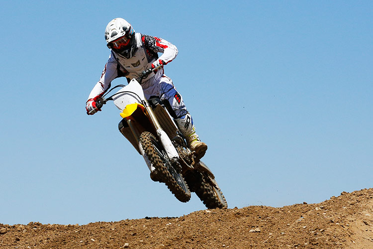 2016-Yamaha-YZ450F-p7