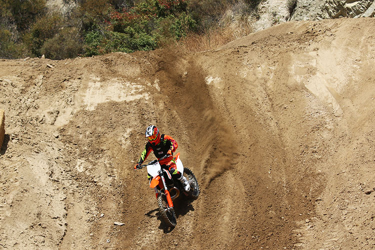 2017-KTM-250SX-pre-4