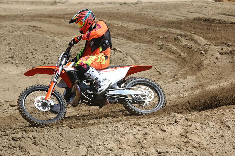 2017-KTM-250SX-pre-8