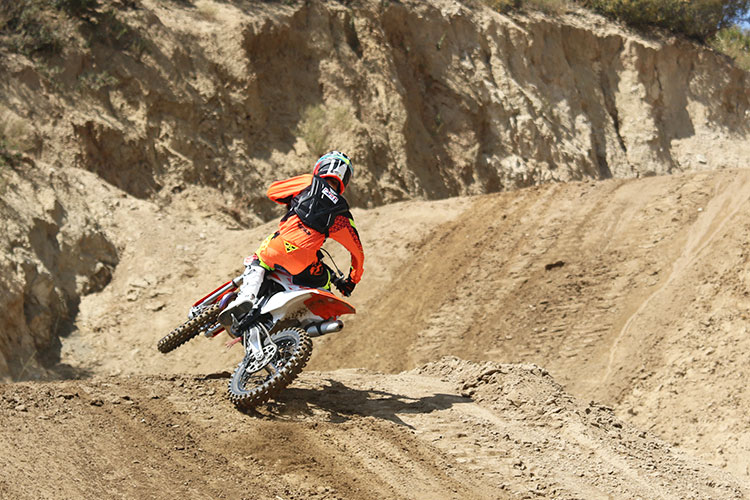 2017-KTM-250SX-pre-9