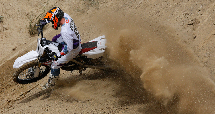 2017-YZ450F-FIRSTRIDE-6
