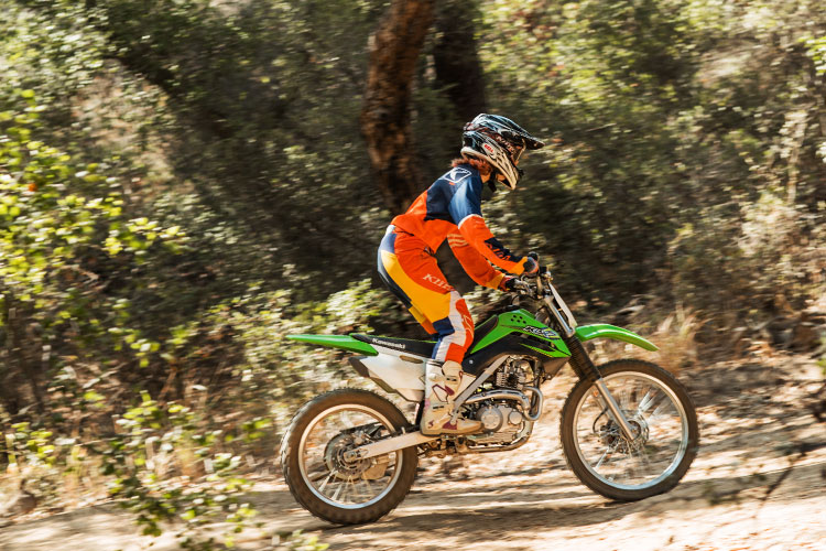 2017-Kawasaki-KLX140G-3