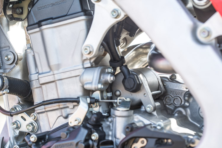 17-crf450rx-ban-4